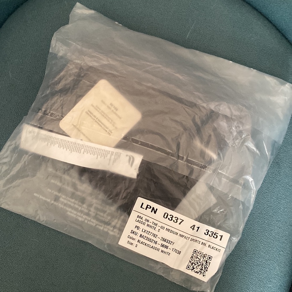 Fabletics On-the-Go Medium Impact Sports Bra - Picture 6 of 8
